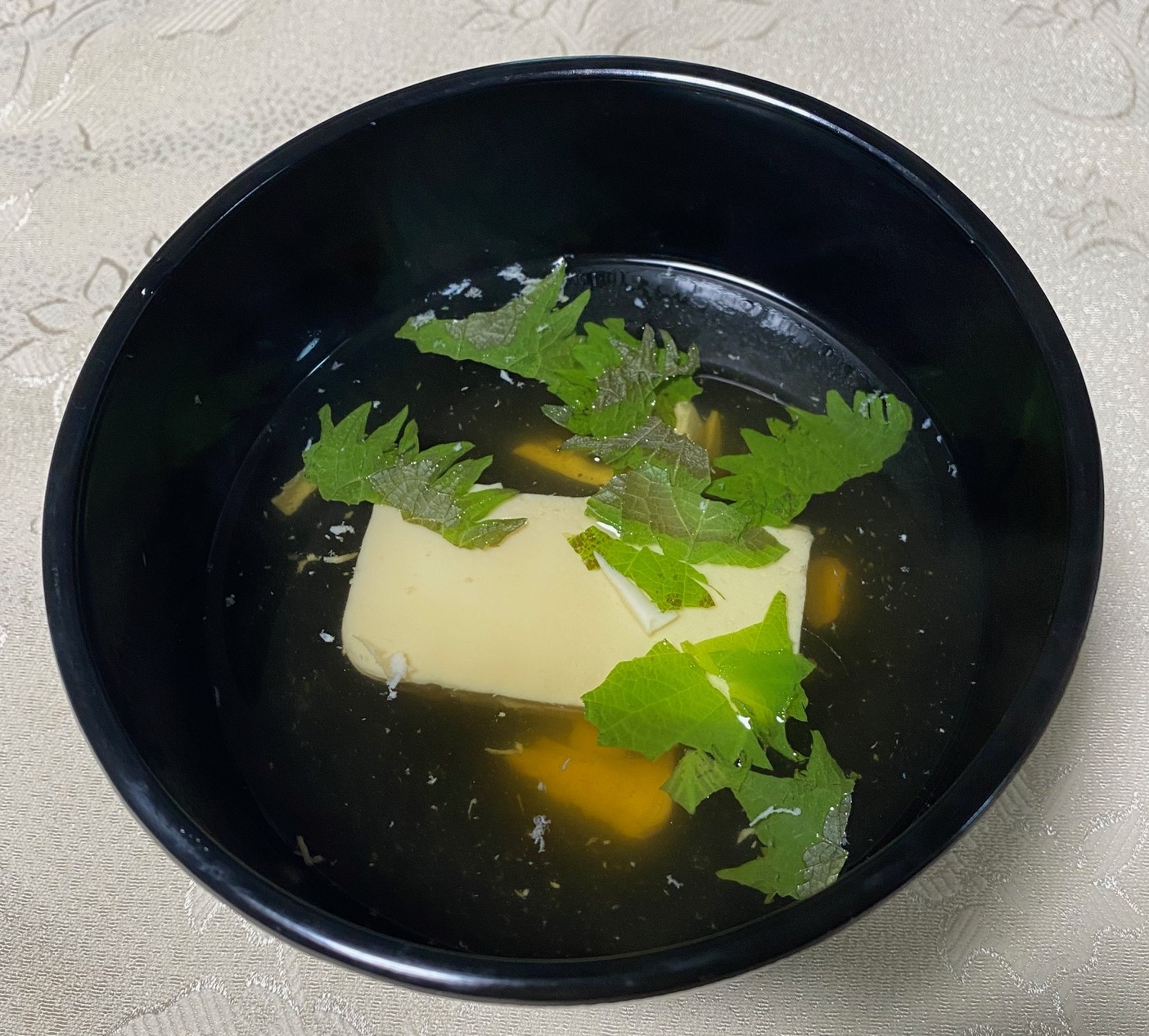 豆腐と青じその吸い物