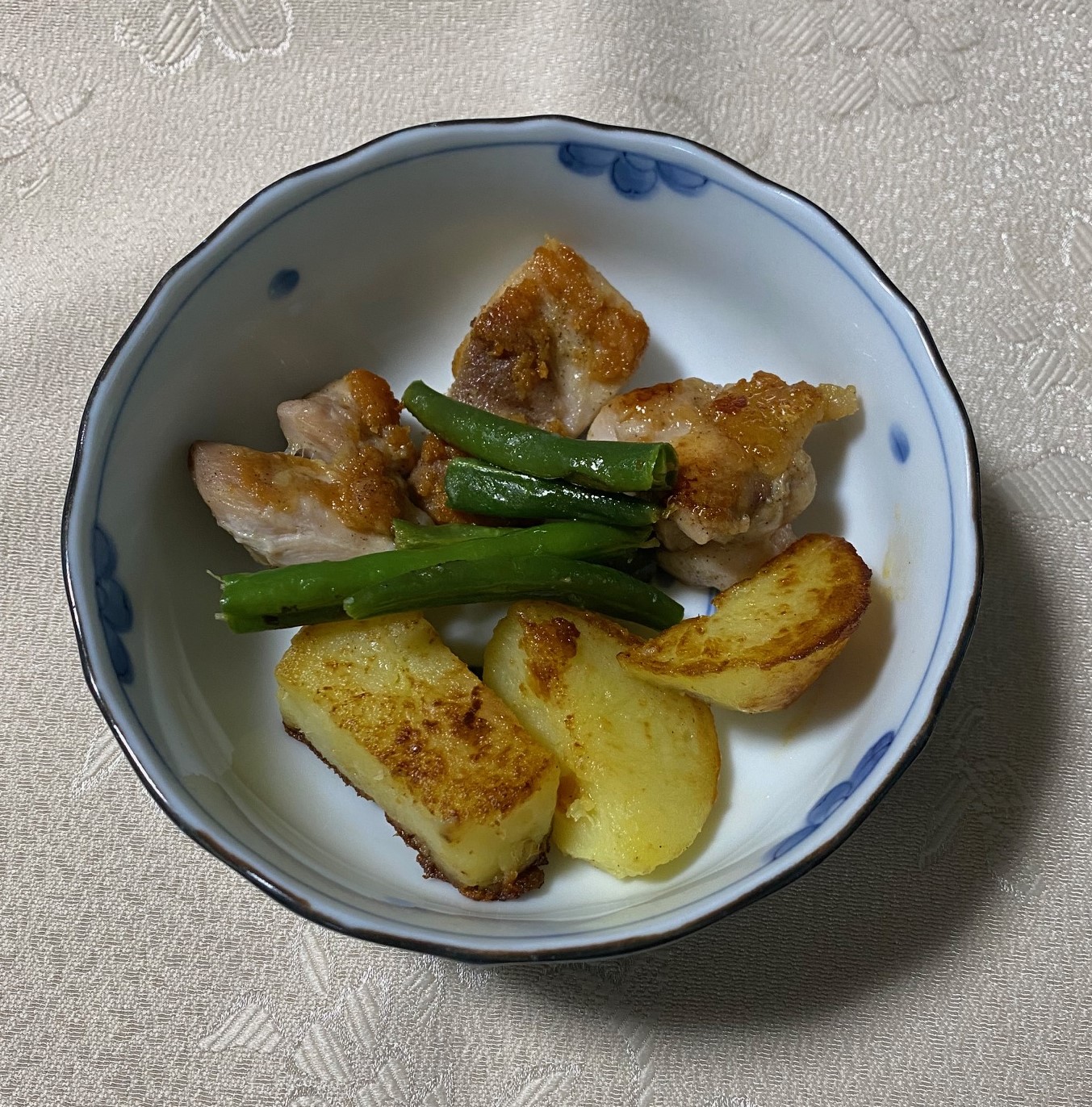 カリカリじゃがいもと鶏のソテー