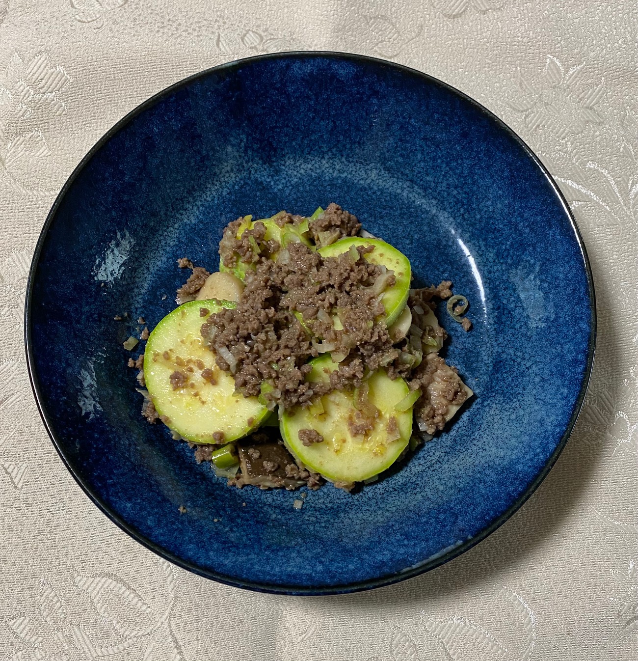 牛ひき肉とズッキーニの炒め物